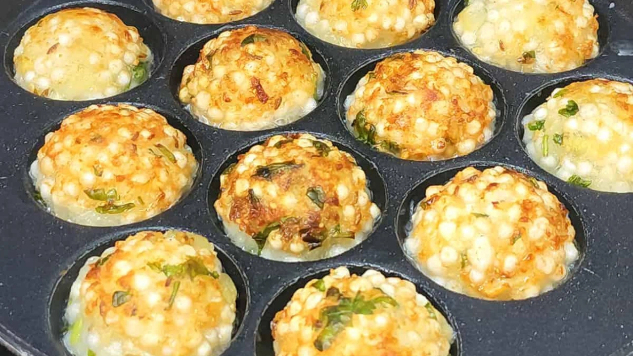 cooking-paniyaram-in-appe-pa